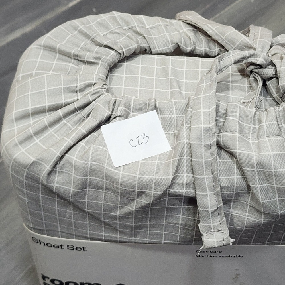 Room Essentials Full‎ Sheet Set Gray White Windowpane Grid Cotton Blend Sateen - Picture 5 of 5